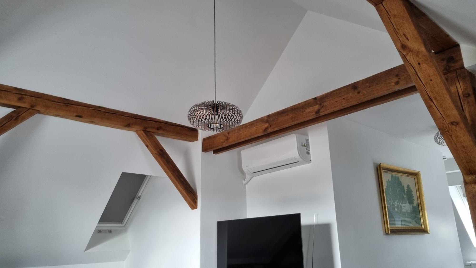 Exclusives Loft, Klimaanlage, Privat Parkplatz, Netflix, Wallbox, Dominospizza Apartment *